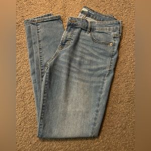 Old navy super skinny jeans. Size 6